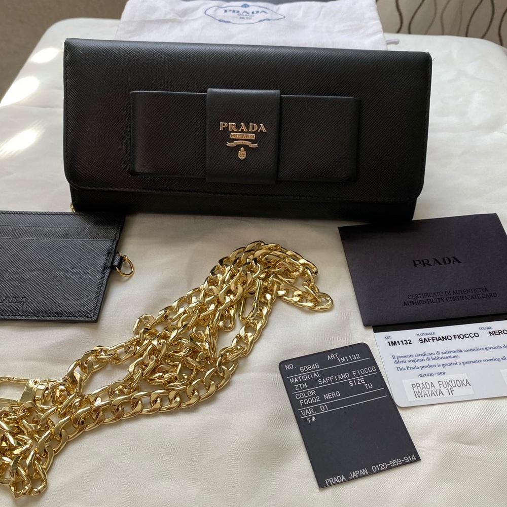 ❌SOLD❌ Prada Saffiano bow wallet w/chain WOC
